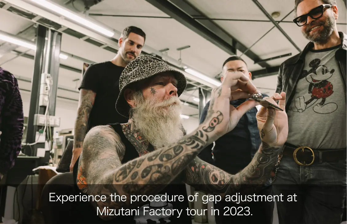 Experience the procedure of gap adjustment at Mizutani Factory tour in 2023.